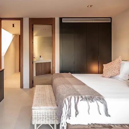 Villa About Santa Ana *