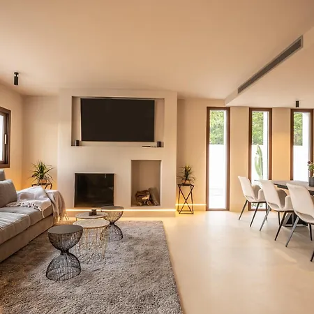 About Santa Ana Villa Marbella