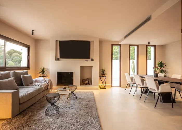 About Santa Ana Villa Marbella