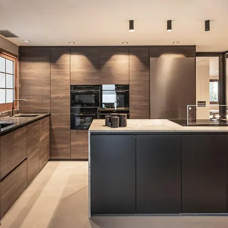 About Santa Ana فيلة *